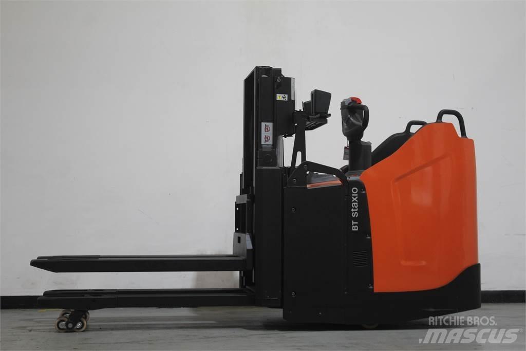 Toyota SPE200D Yaya kumandali istif makinasi