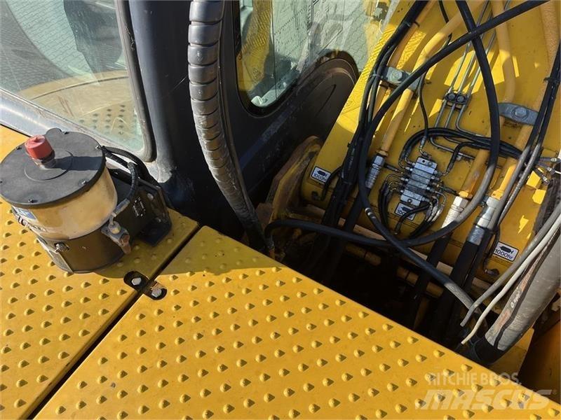 JCB JS220LC Paletli ekskavatörler
