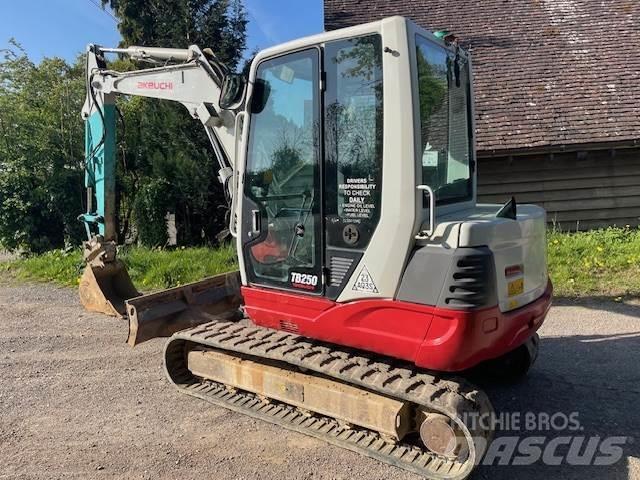 Takeuchi TB250 Midi ekskavatörler 7 - 12 t