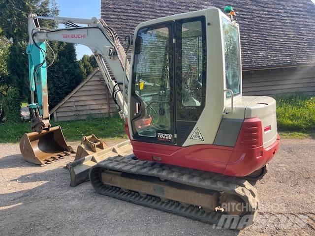 Takeuchi TB250 Midi ekskavatörler 7 - 12 t