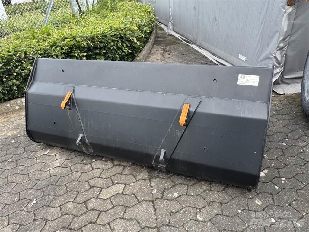 Ålö VL 225 SKOVL Ön yükleyici ve kazicilar
