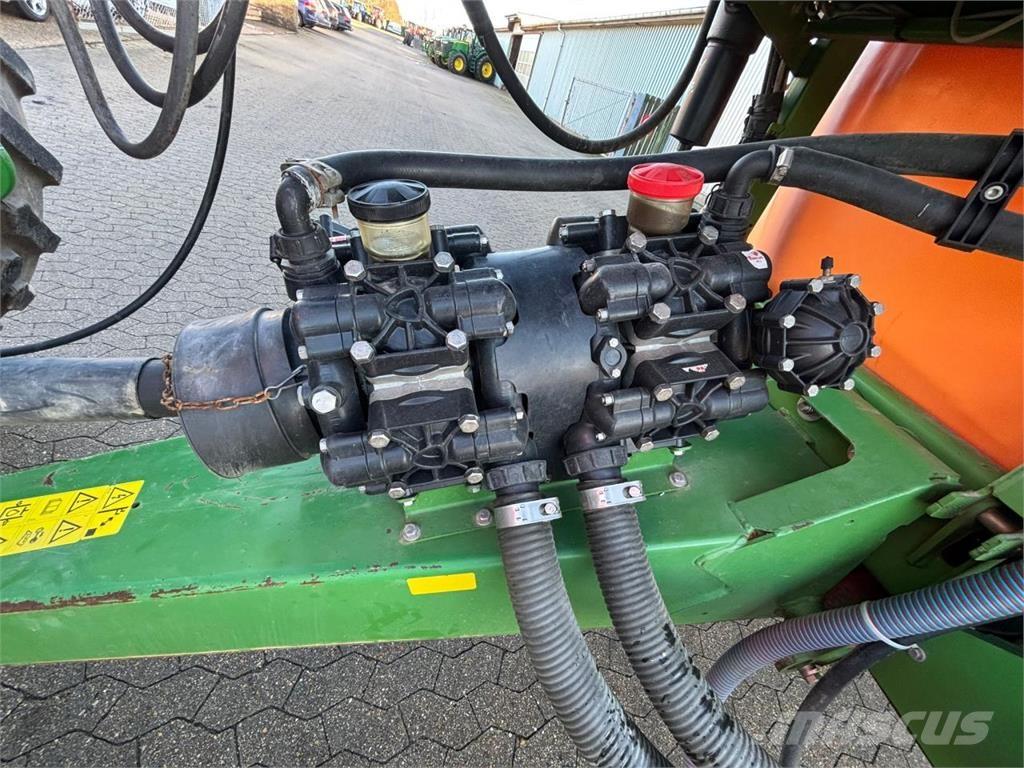 Amazone UX6200 Çekilir pülverizatörler