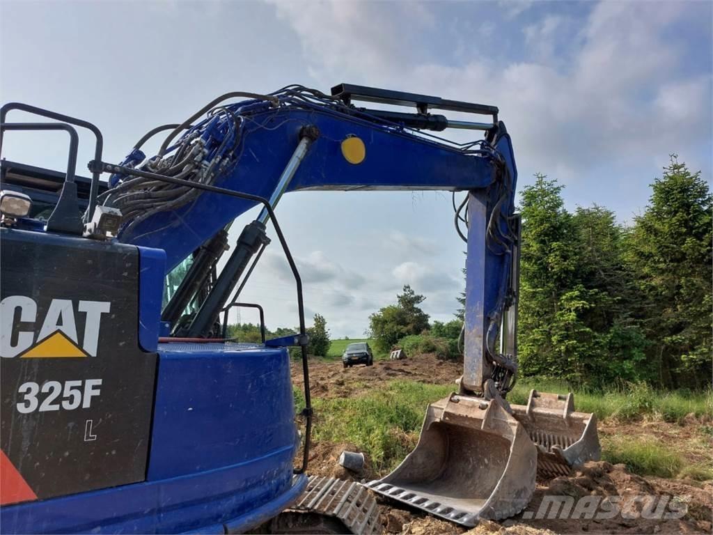 CAT 325F Paletli ekskavatörler