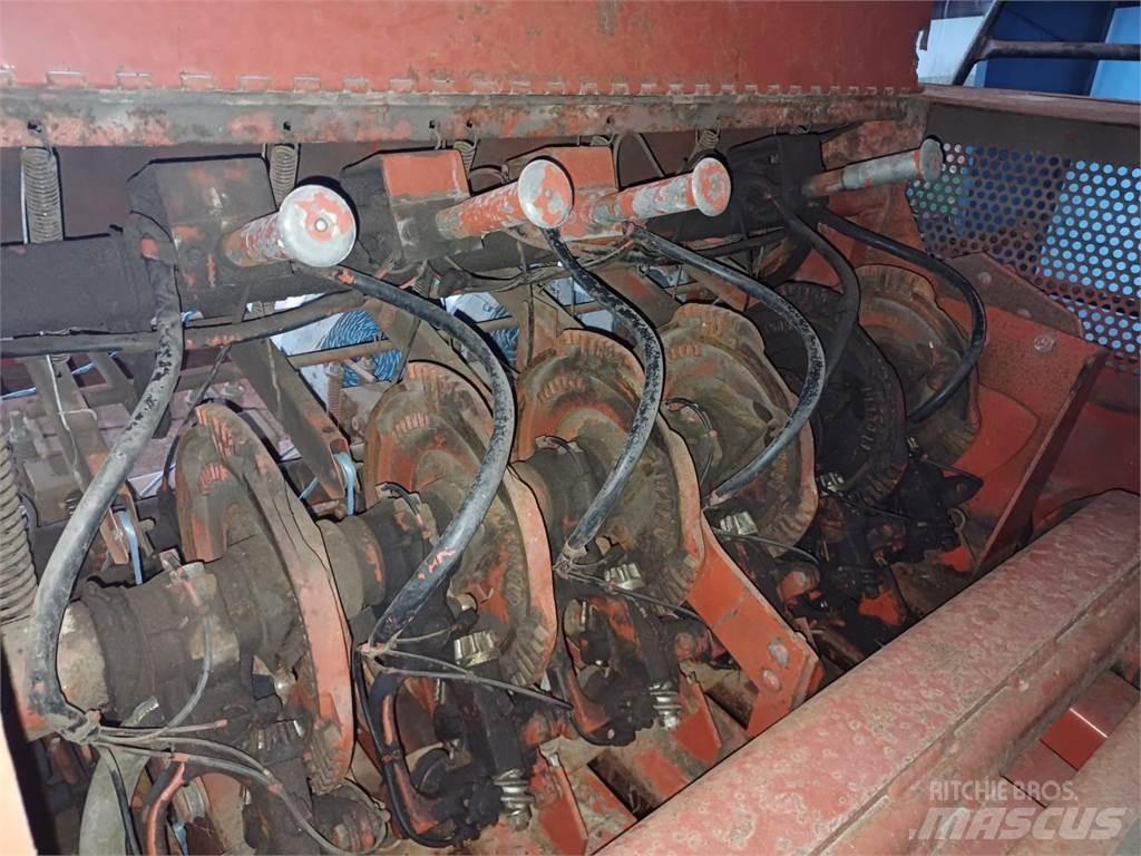 Hesston 4900 Küp balya makinalari