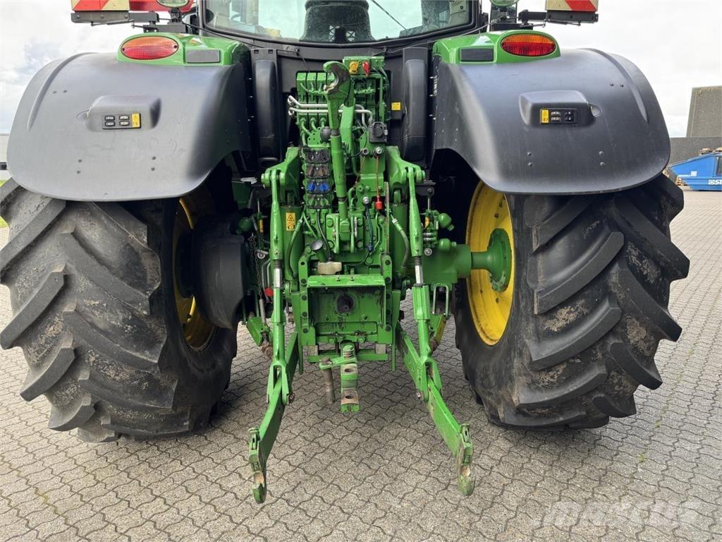 John Deere 6215R Traktörler
