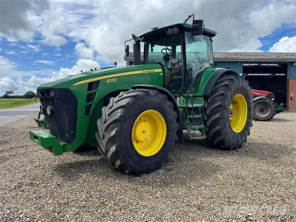 John Deere 8330 Traktörler