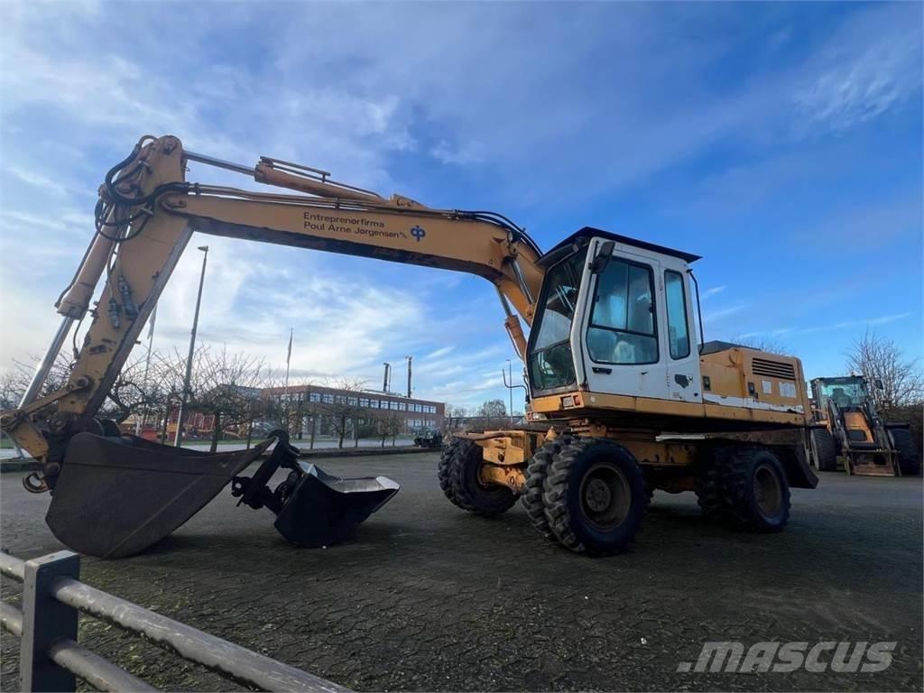 Liebherr 902 Lastik tekerli ekskavatörler