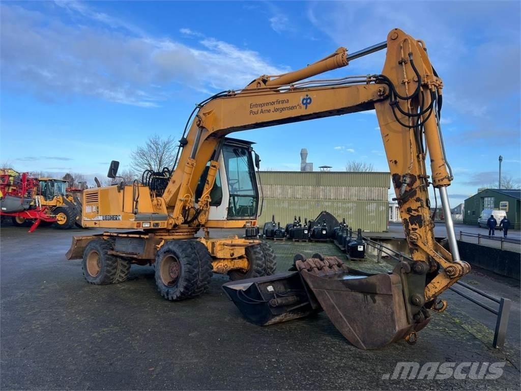 Liebherr 902 Lastik tekerli ekskavatörler