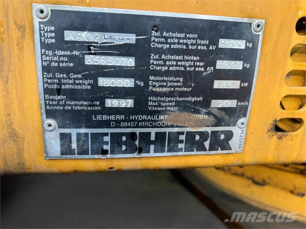 Liebherr 902 Lastik tekerli ekskavatörler