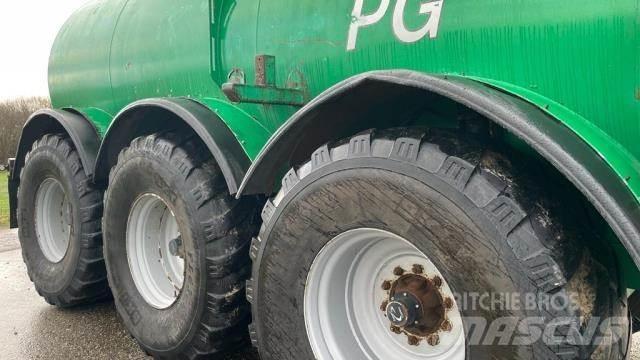 Samson PG 25 Sivi gübre ve ilaç tankerleri