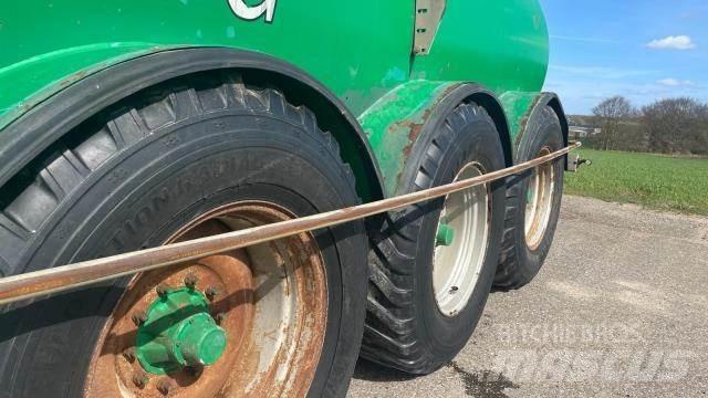 Samson PG 25 Sivi gübre ve ilaç tankerleri