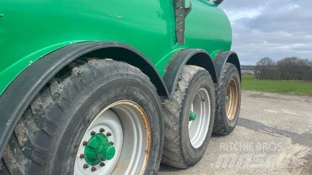 Samson PG 25 Sivi gübre ve ilaç tankerleri