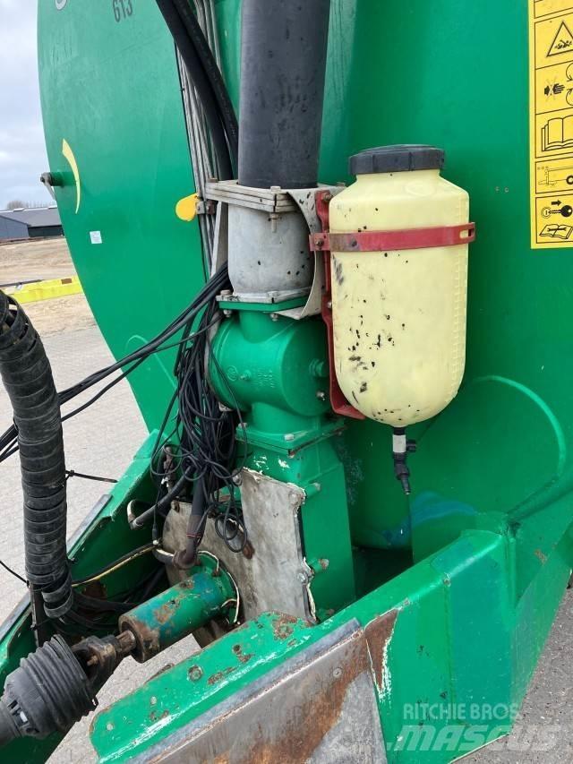 Samson PG 25 Sivi gübre ve ilaç tankerleri