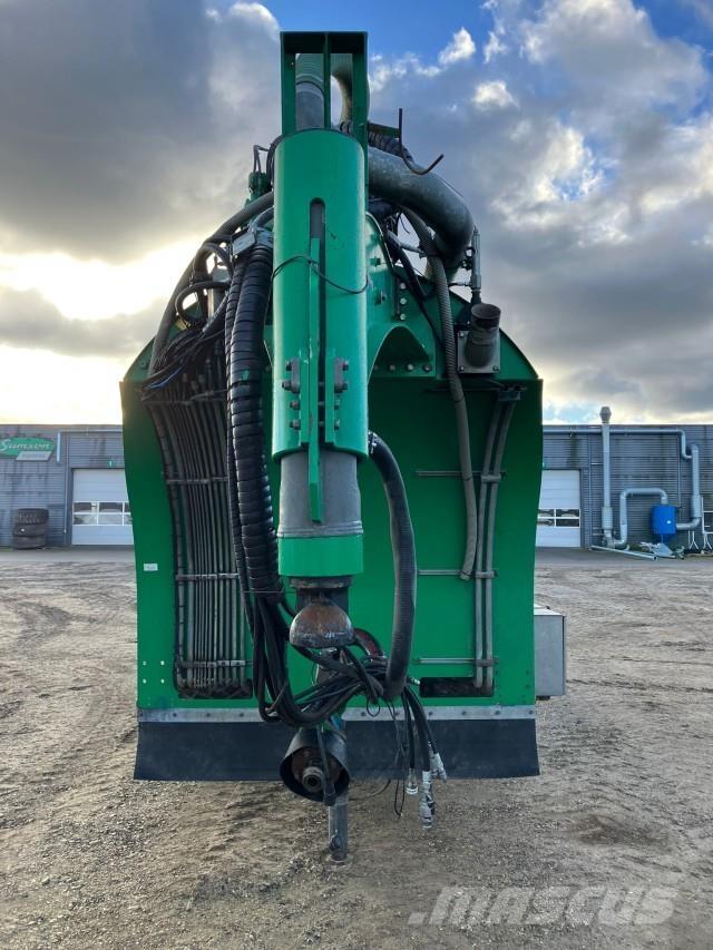 Samson SG 23 Sivi gübre ve ilaç tankerleri