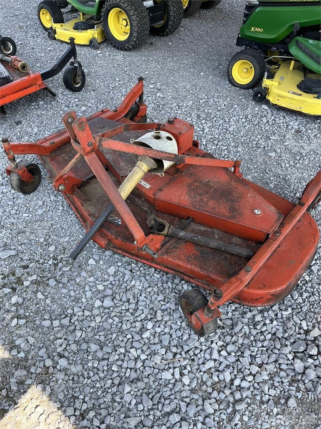 Caroni 72 Mobil çim biçme makineleri
