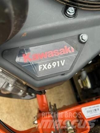 Husqvarna Z548 Sıfır dönüşlü çim biçme makineleri