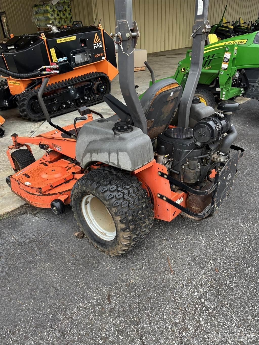Husqvarna Z6127 Sıfır dönüşlü çim biçme makineleri