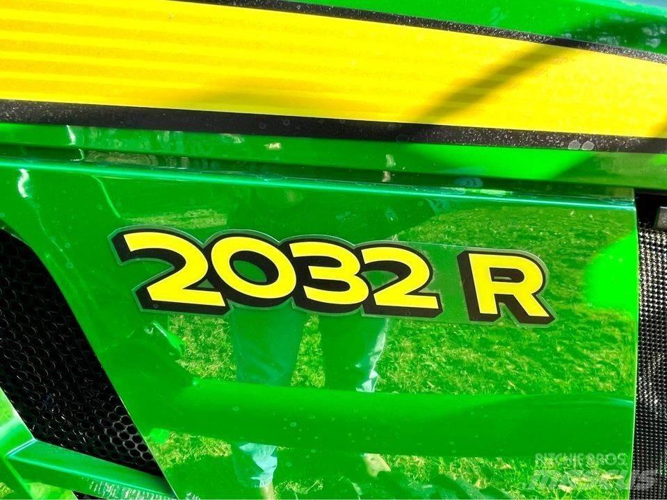 John Deere 2032R Traktörler