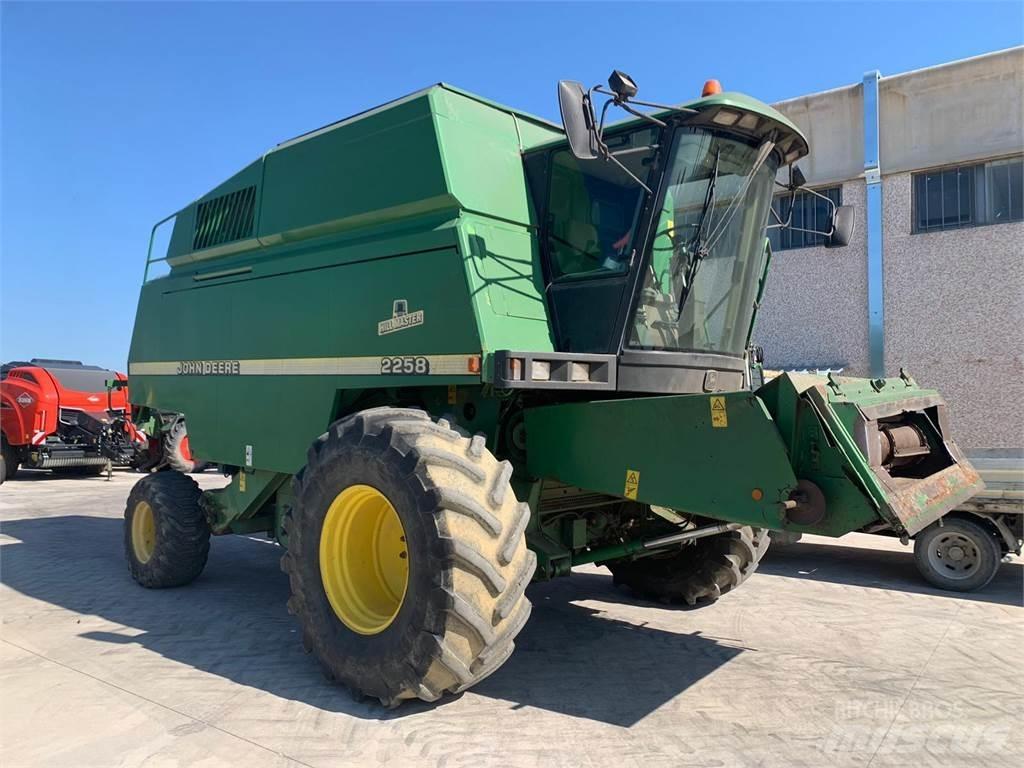 John Deere 2258 Biçerdöverler