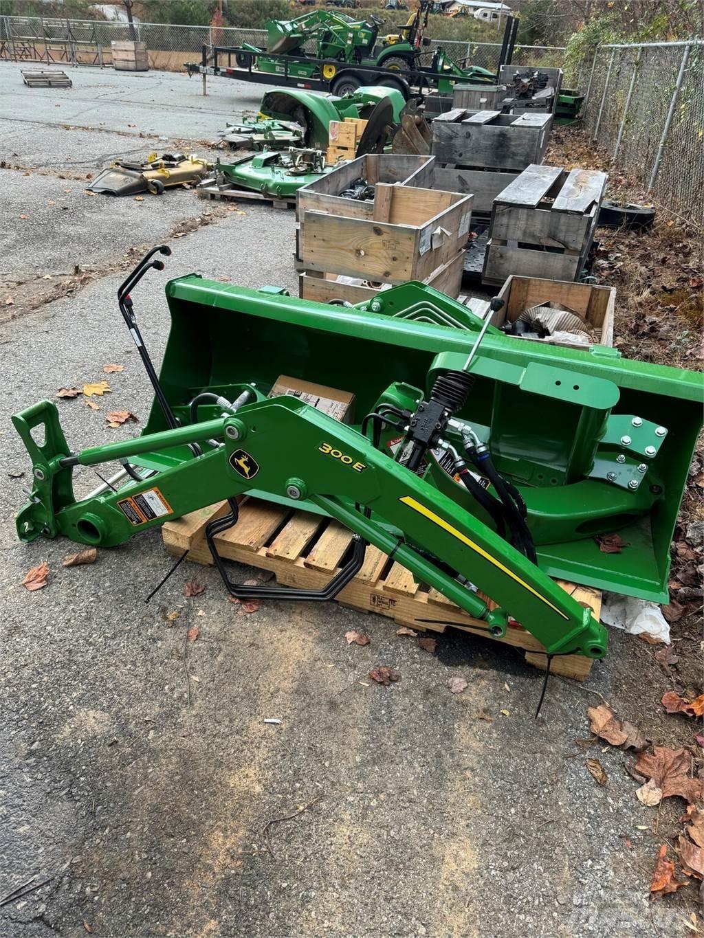 John Deere 300E Diger tarim makinalari
