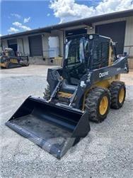 John Deere 320G Skid steer loderler