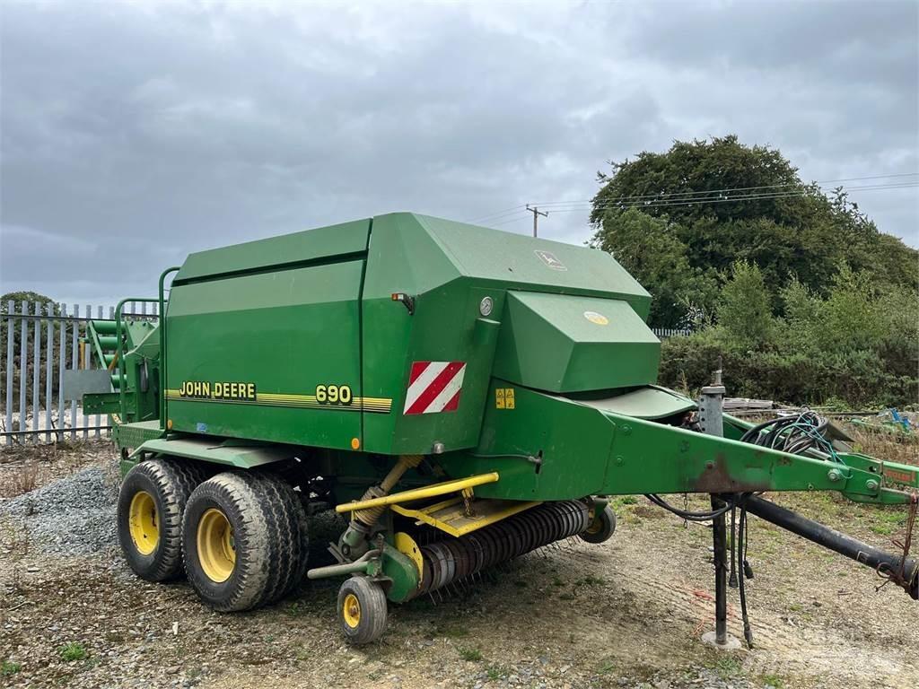 John Deere 690 Küp balya makinalari