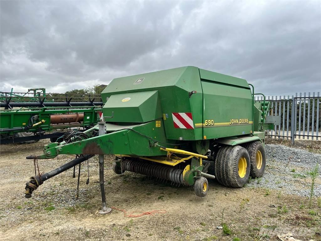 John Deere 690 Küp balya makinalari