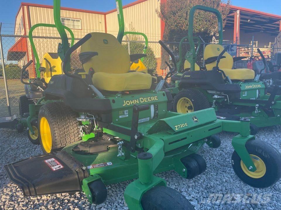 John Deere 720E Sıfır dönüşlü çim biçme makineleri