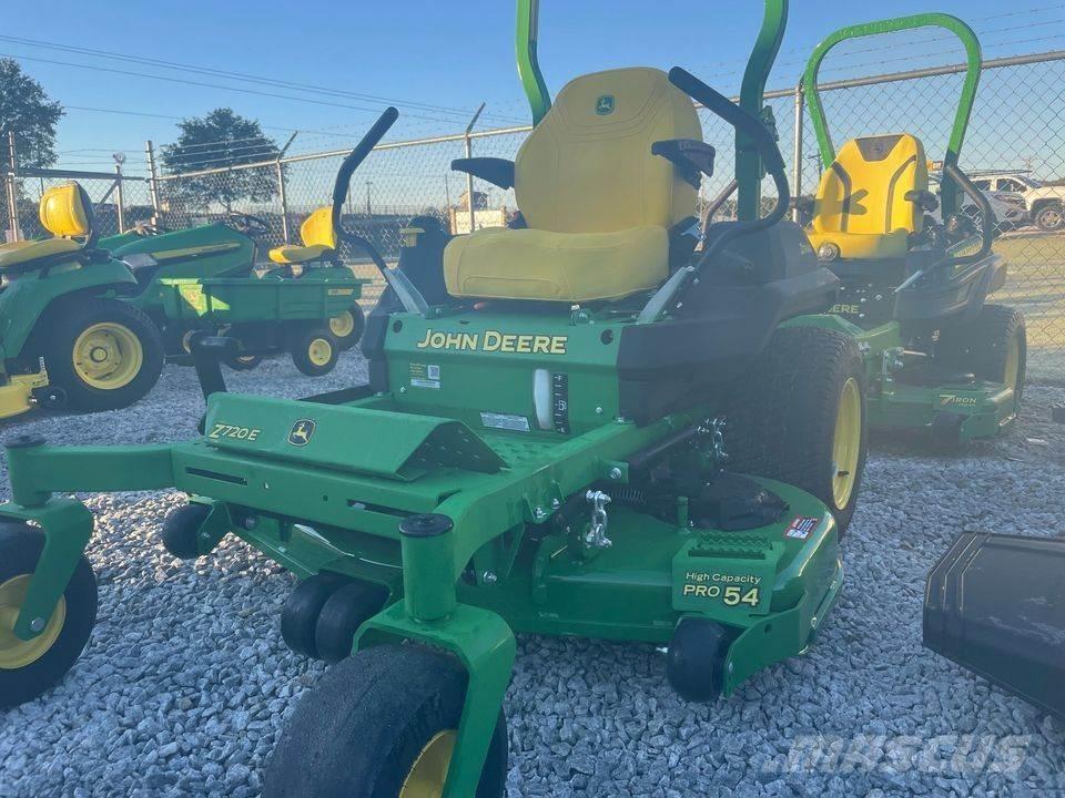 John Deere 720E Sıfır dönüşlü çim biçme makineleri