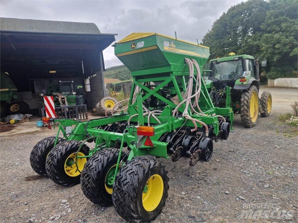 John Deere 750A Mibzerler