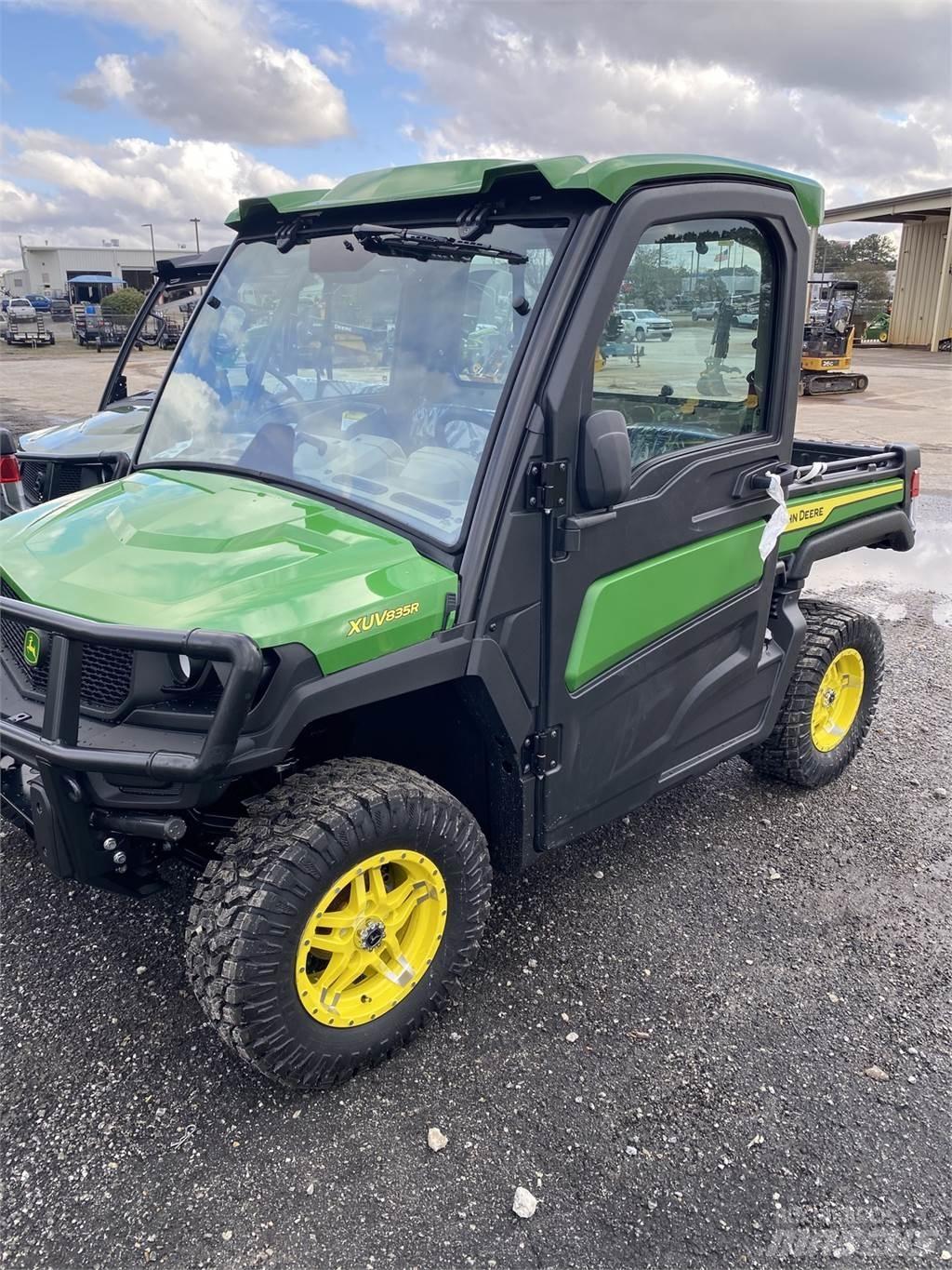 John Deere 835R Küçük araçlar
