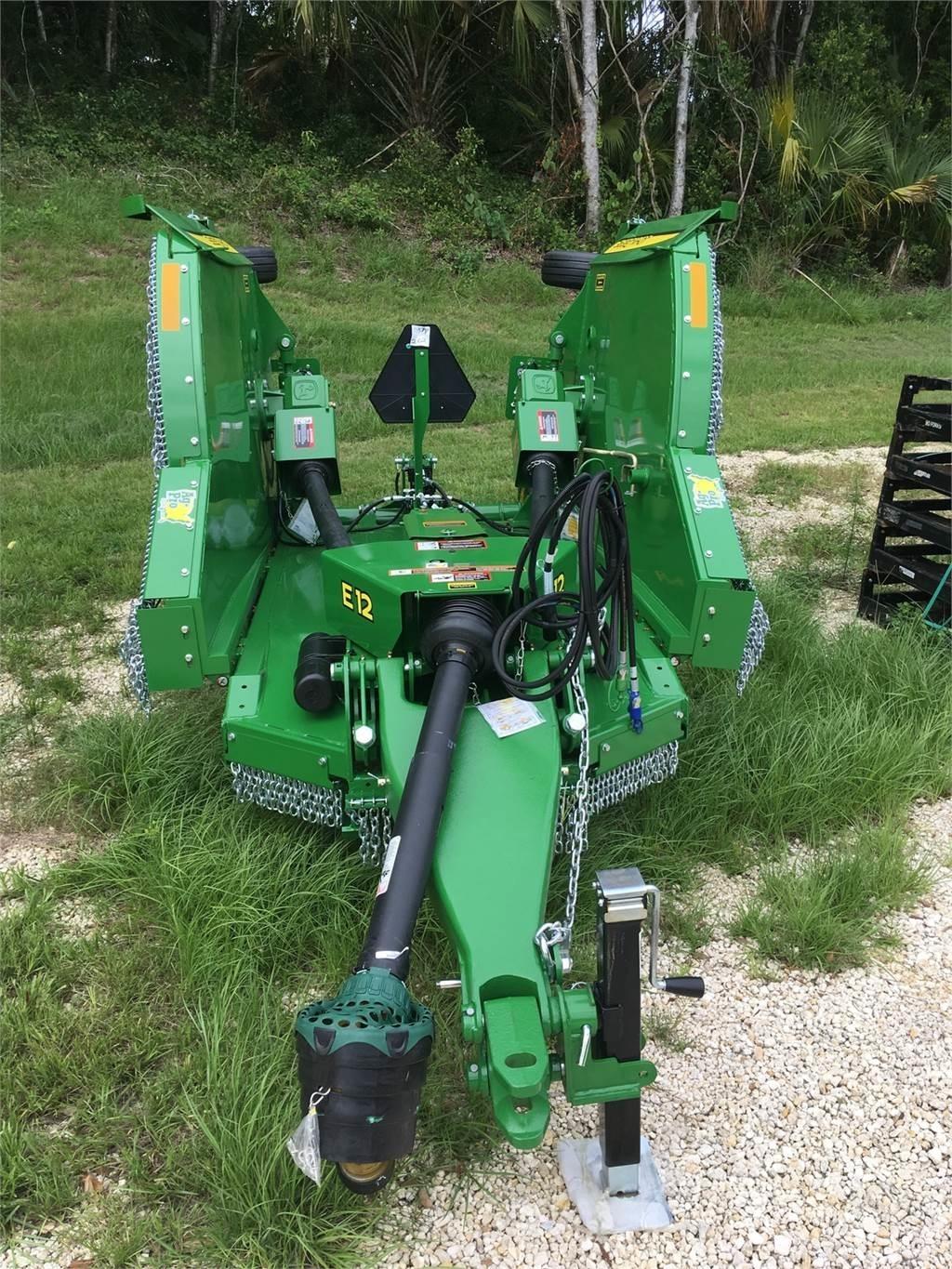 John Deere FC12E Balya ögütücü, kesici ve açicilar