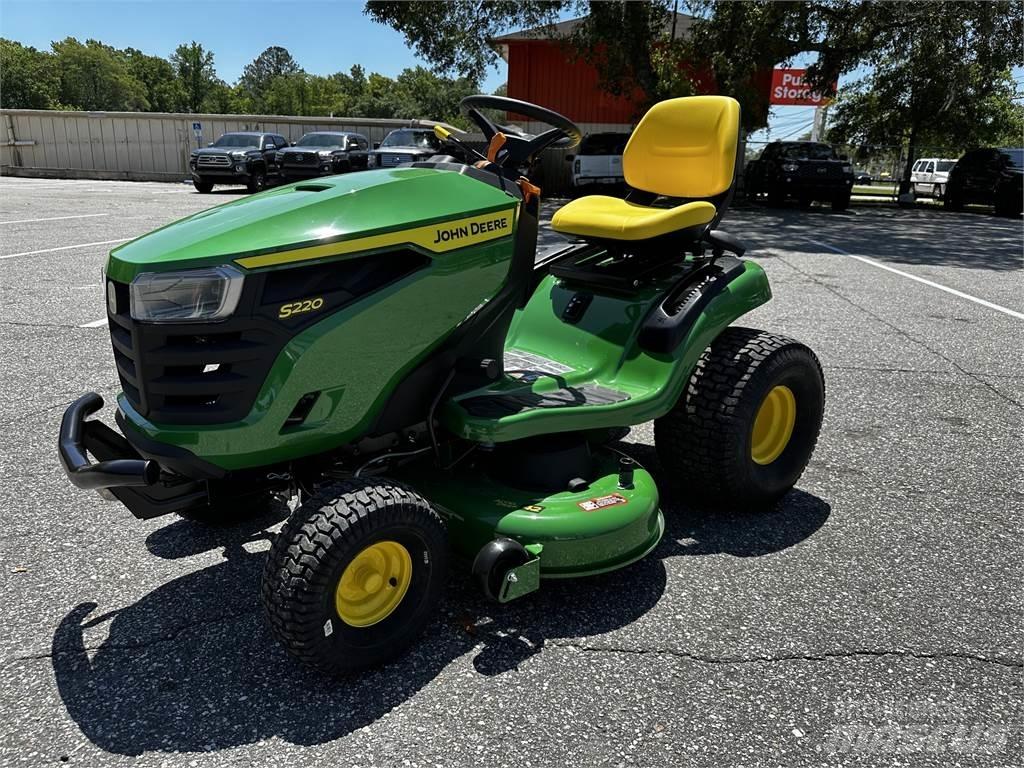 John Deere S220 Mobil çim biçme makineleri