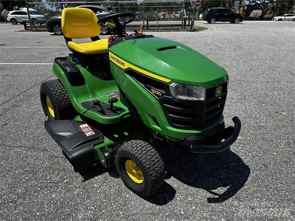 John Deere S220 Mobil çim biçme makineleri