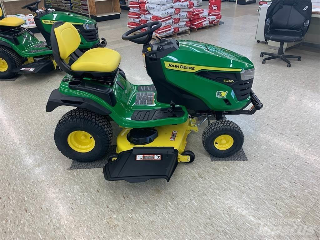 John Deere S240 Traktörler