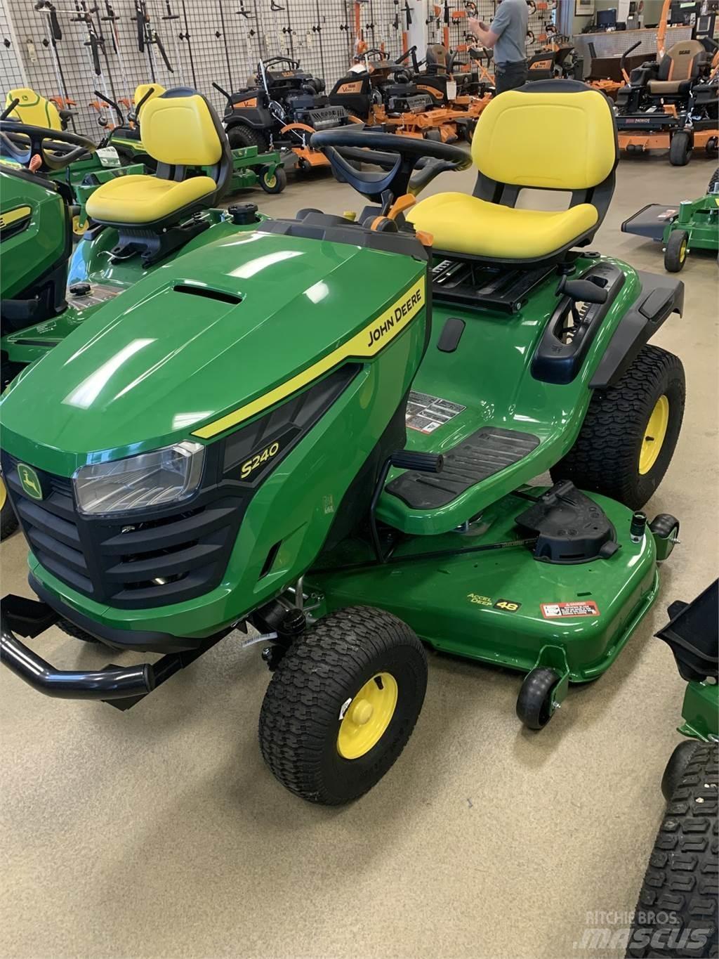 John Deere S240 Traktörler