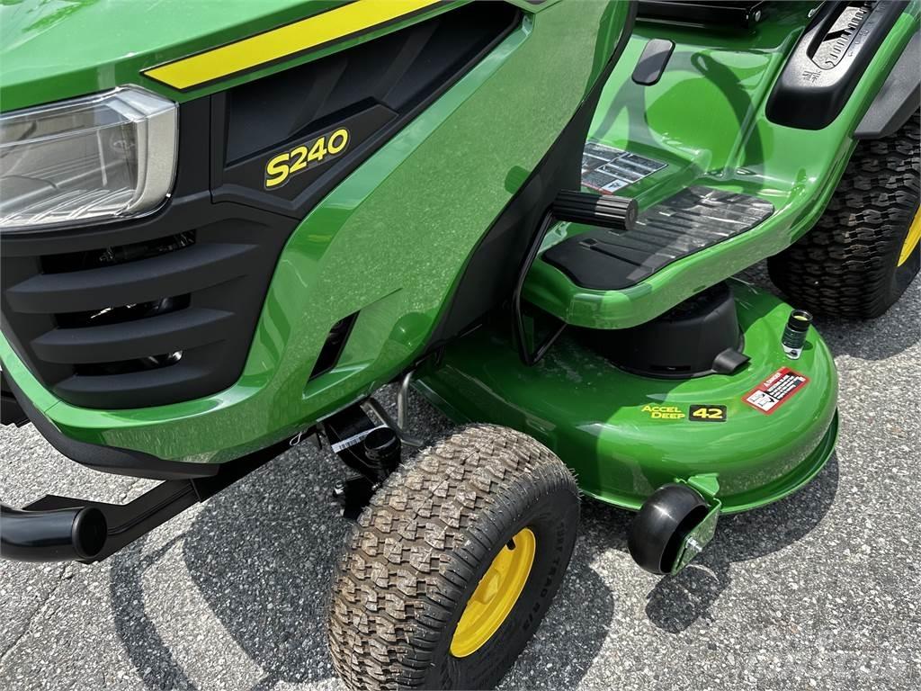 John Deere S240 Traktörler