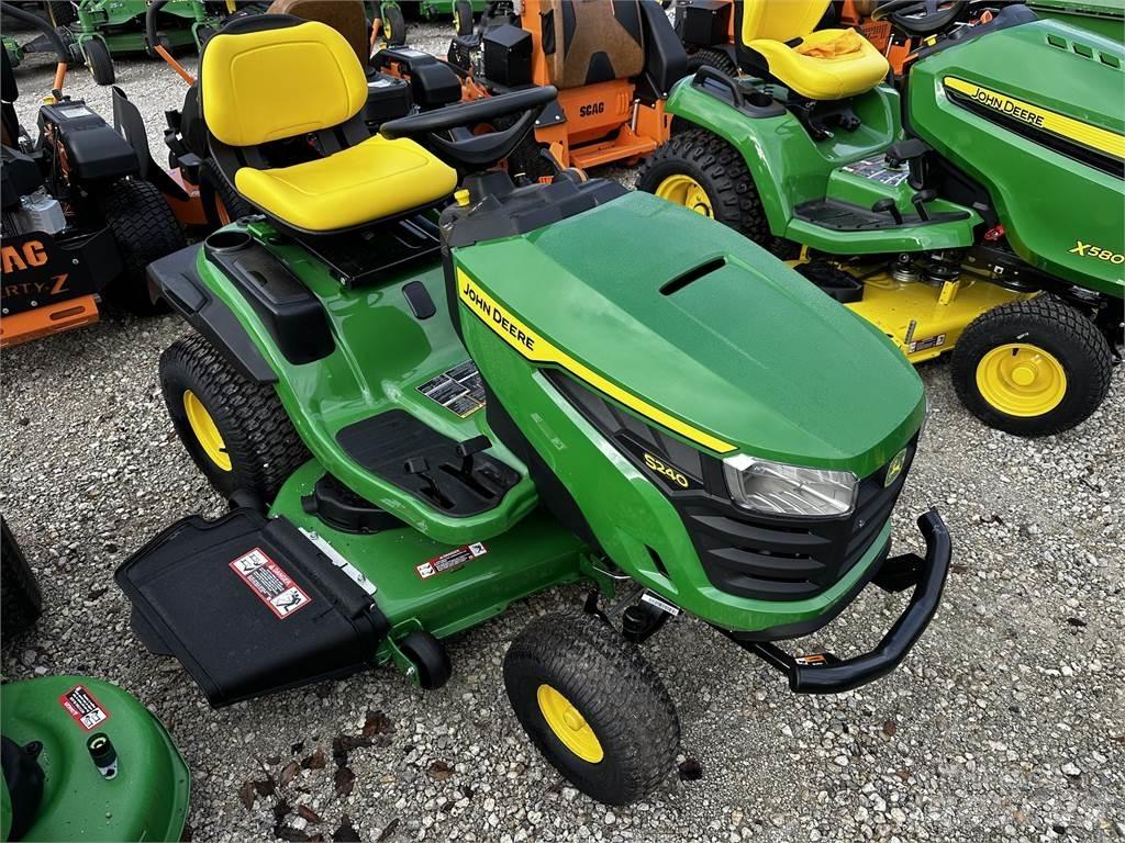 John Deere S240 Traktörler