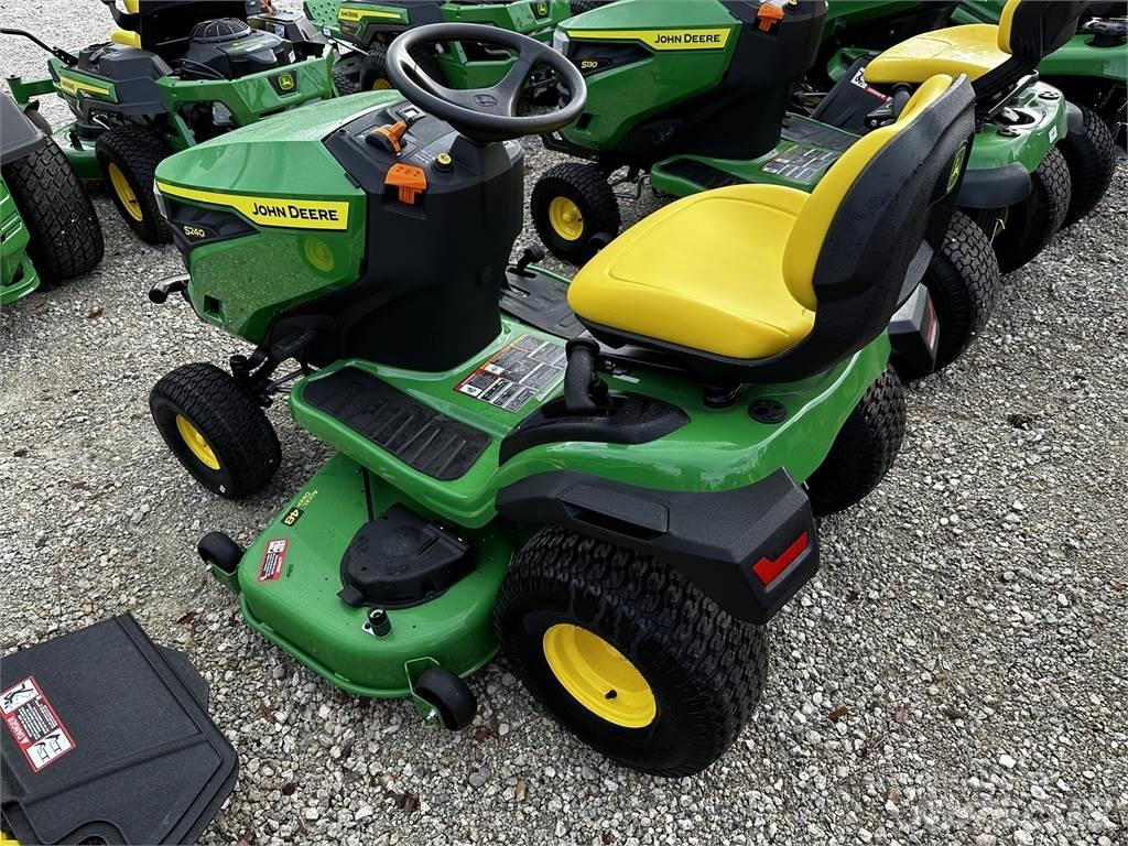 John Deere S240 Traktörler