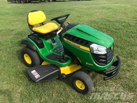 John Deere S240 Traktörler