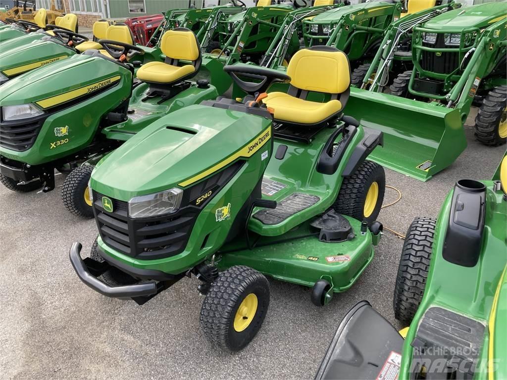John Deere S240 Traktörler