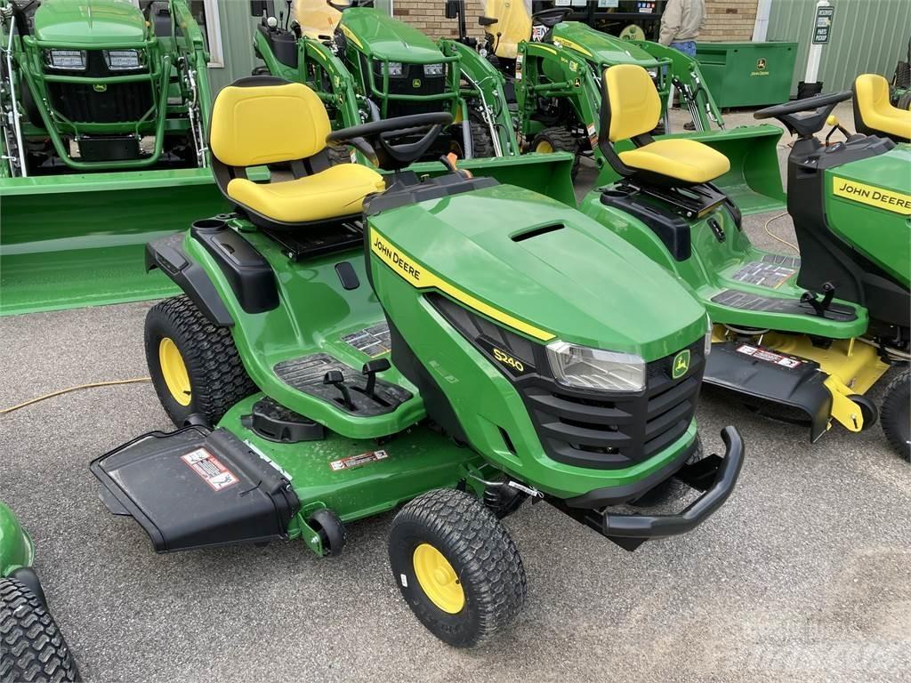 John Deere S240 Traktörler