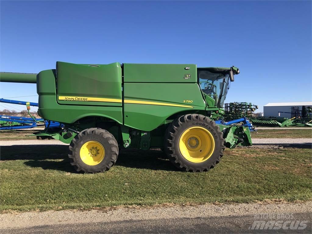 John Deere S790 Biçerdöverler