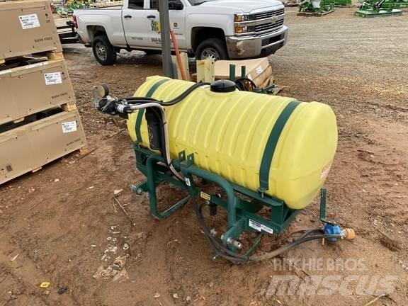 John Deere VN Çekilir pülverizatörler