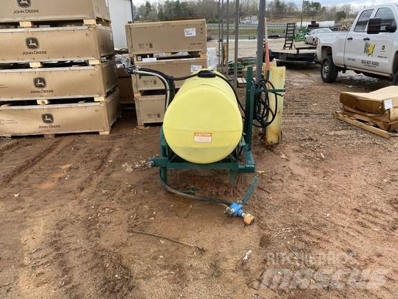 John Deere VN Çekilir pülverizatörler