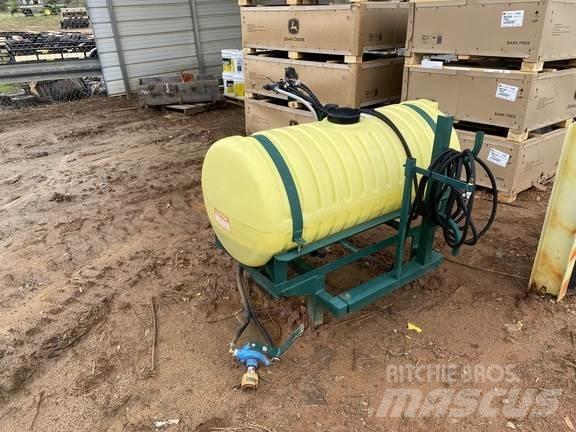 John Deere VN Çekilir pülverizatörler