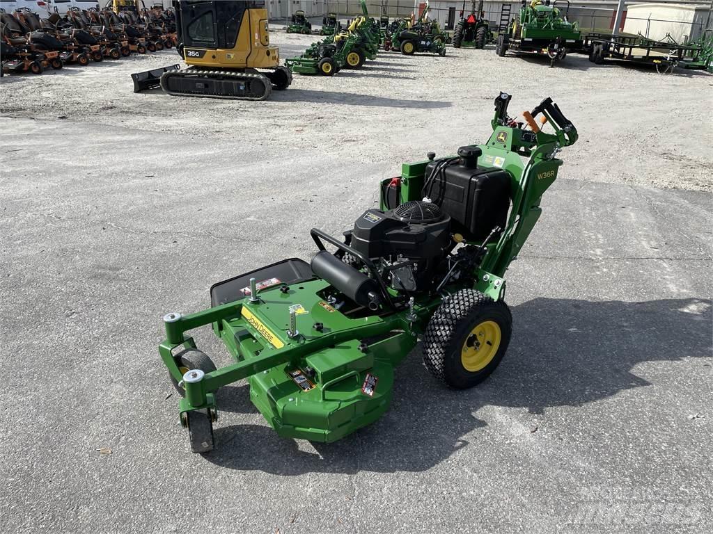 John Deere W36R Arkasından yürünen çim biçme makineleri