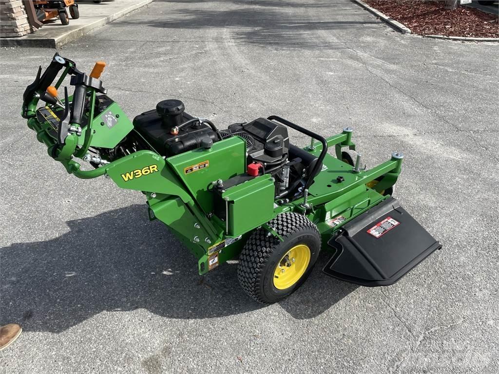 John Deere W36R Arkasından yürünen çim biçme makineleri
