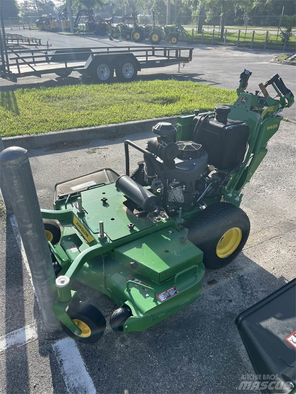 John Deere W48R Arkasından yürünen çim biçme makineleri