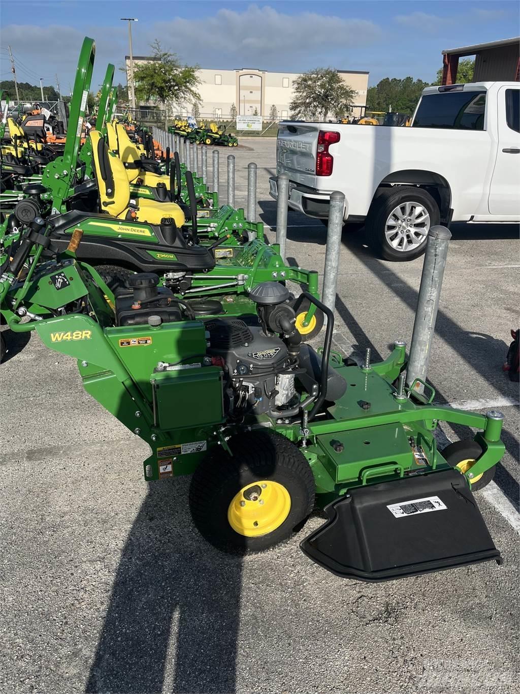 John Deere W48R Arkasından yürünen çim biçme makineleri